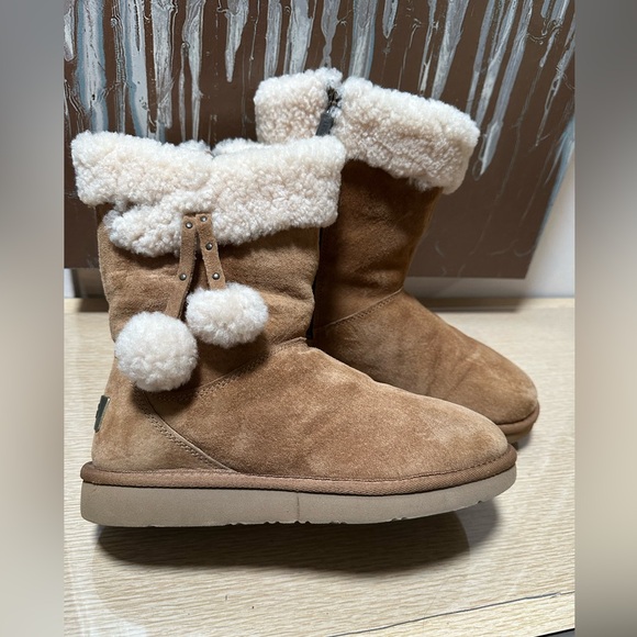 UGG Chestnut Suede Boots, worn one time, Rugged nonslip soles, Metal Ugg plate - Picture 4 of 14